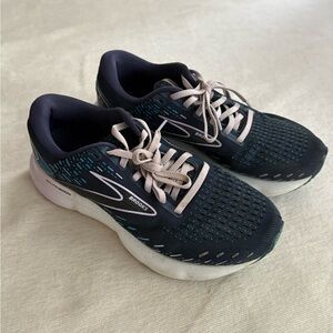 Brooks Women's Sneakers - Black and Blue